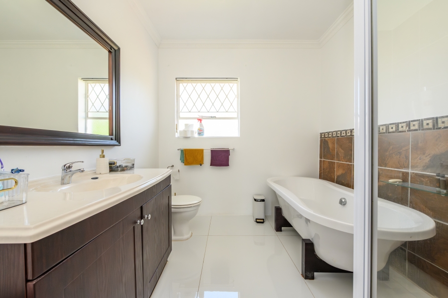 7 Bedroom Property for Sale in Summerstrand Eastern Cape